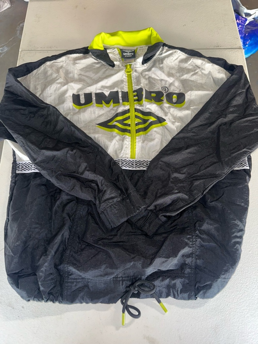 Umbro Black and Neon Yellow Men’s Windbreaker Pullover